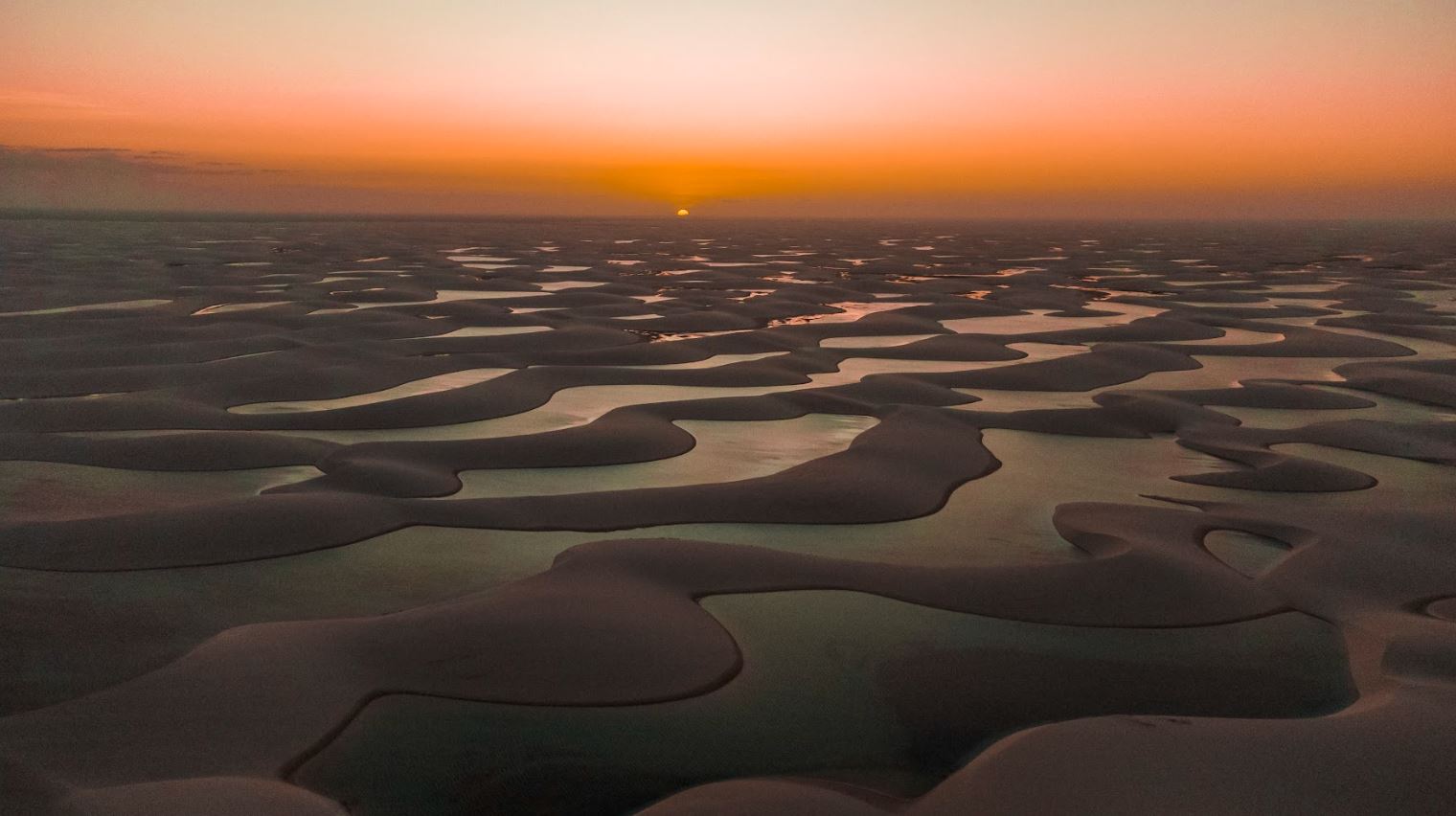 Imensidão de lagoas espalhadas pelo Parque Nacional Lençóis Maranhenses