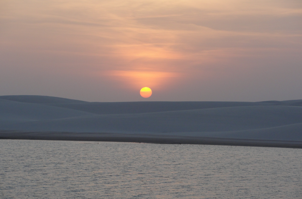 Pôr do sol nos Lençóis Maranhenses