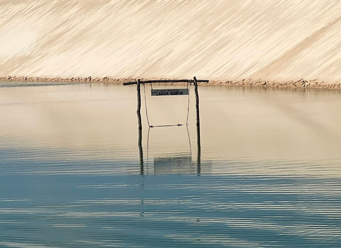 Placa indicando a Lagoa Bonita, Lençóis Maranhenses